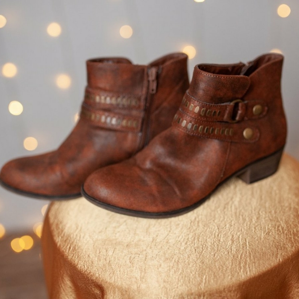 Size 8.5 brown leather boots